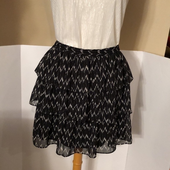 GAP Black and Cream Tiered Ruffle Skirt Sz S NWOT - Picture 1 of 5